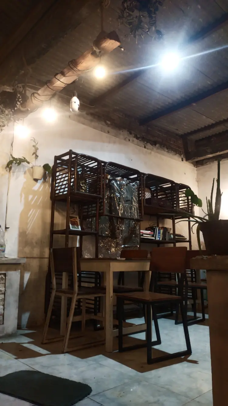 Kantin Bus 74 Coffee & Eatery 7