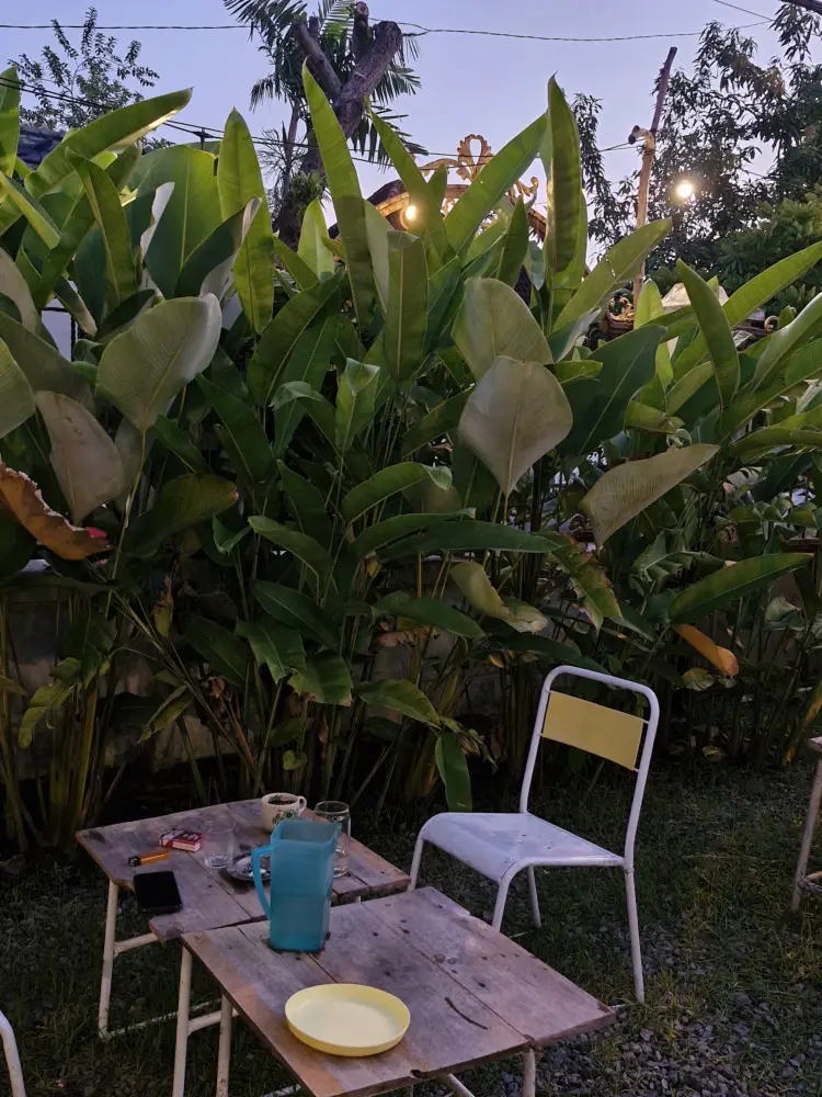 Kantin Bus 74 Coffee & Eatery 8