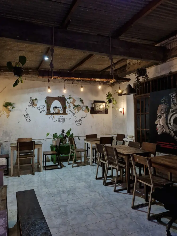 Kantin Bus 74 Coffee & Eatery 6