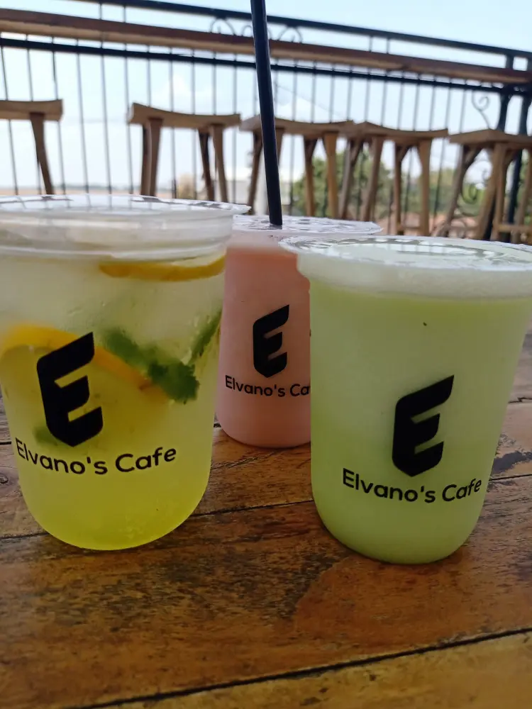 Elvano's Cafe & Photo Studio 7