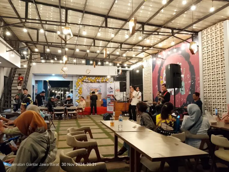 Elvano's Cafe & Photo Studio 2