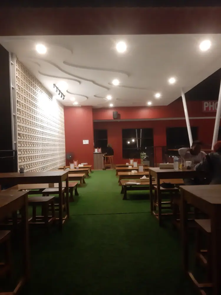 Elvano's Cafe & Photo Studio 6