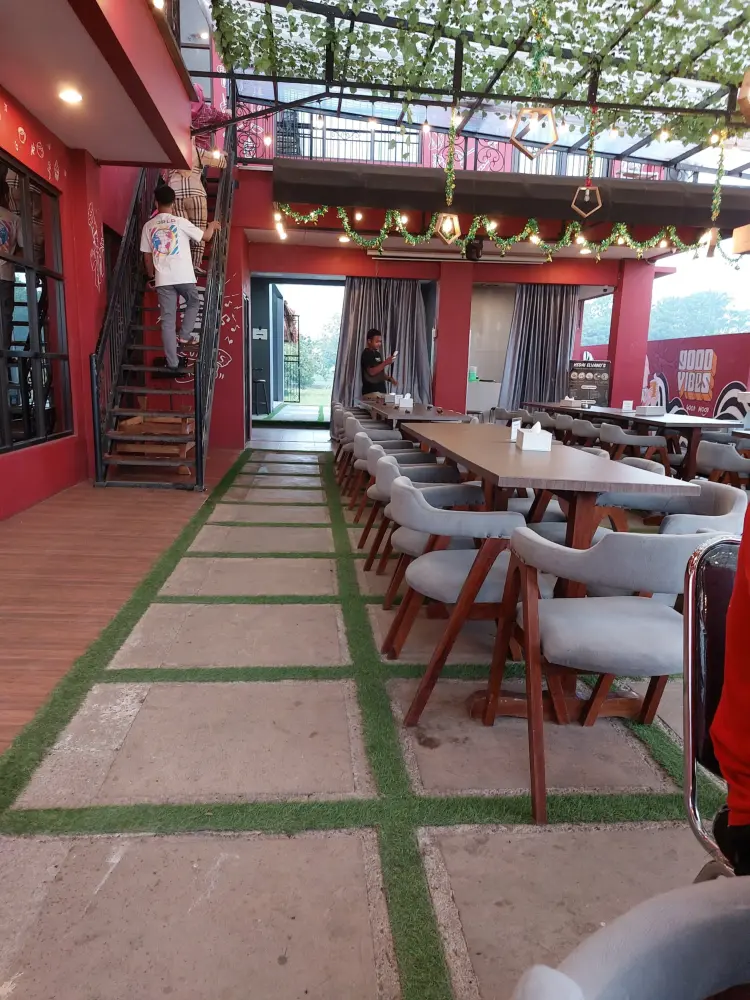 Elvano's Cafe & Photo Studio 4