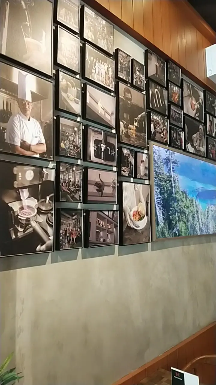 Kafe retro favorit buat nongkrong di Palembang, tapi ada yang bikin ganjel... 2