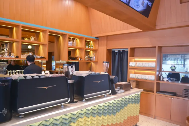 Kafe retro favorit buat nongkrong di Palembang, tapi ada yang bikin ganjel...