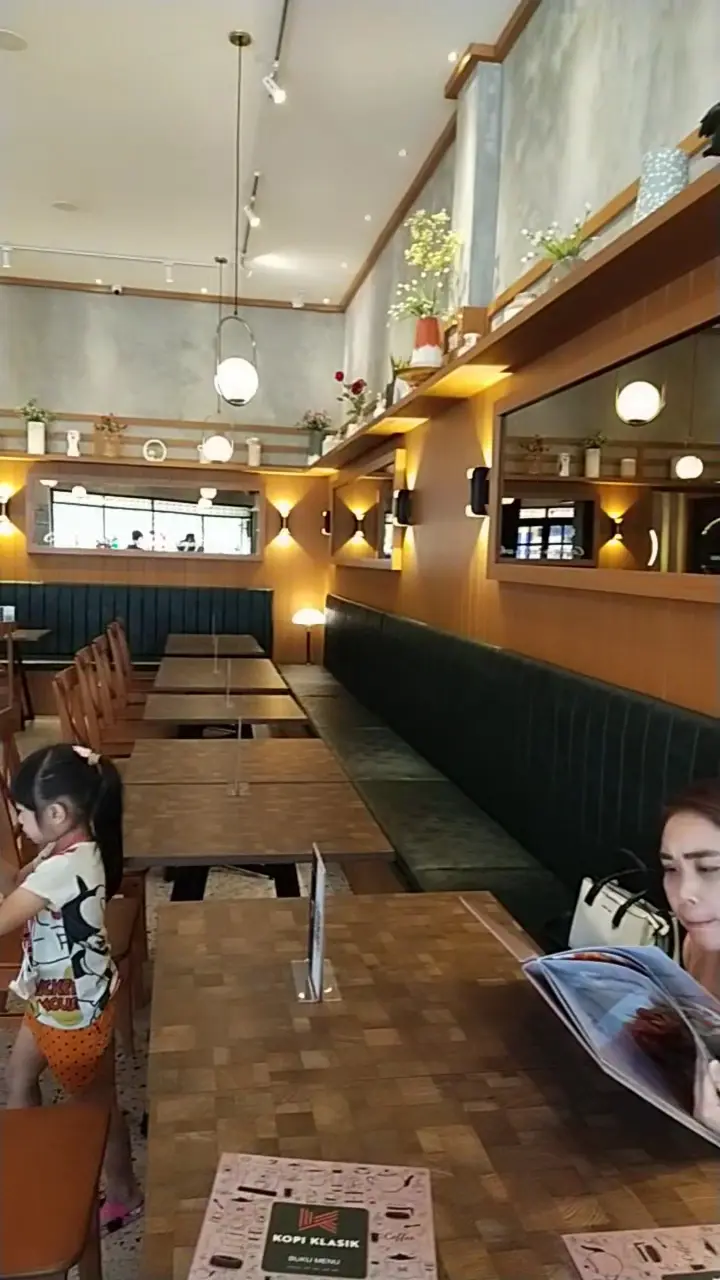 Kafe retro favorit buat nongkrong di Palembang, tapi ada yang bikin ganjel... 7