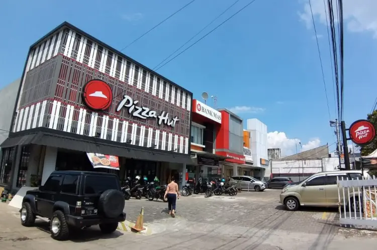 Pizza Hut Restoran 1