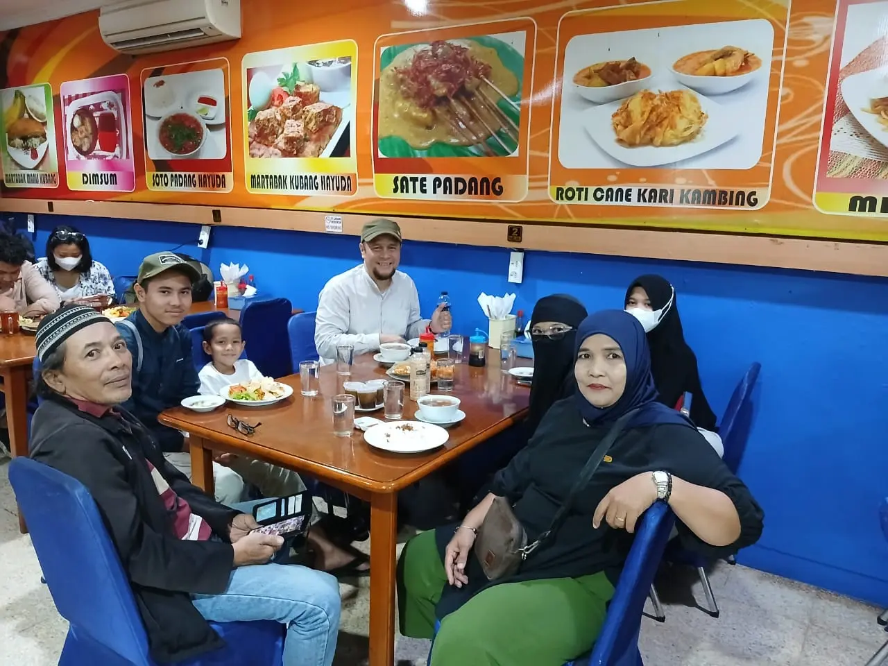 Habis 110 ribu buat makan gini doang, resto Padang legendaris Jakarta ini beneran mantap atau cuma jual nama? 3