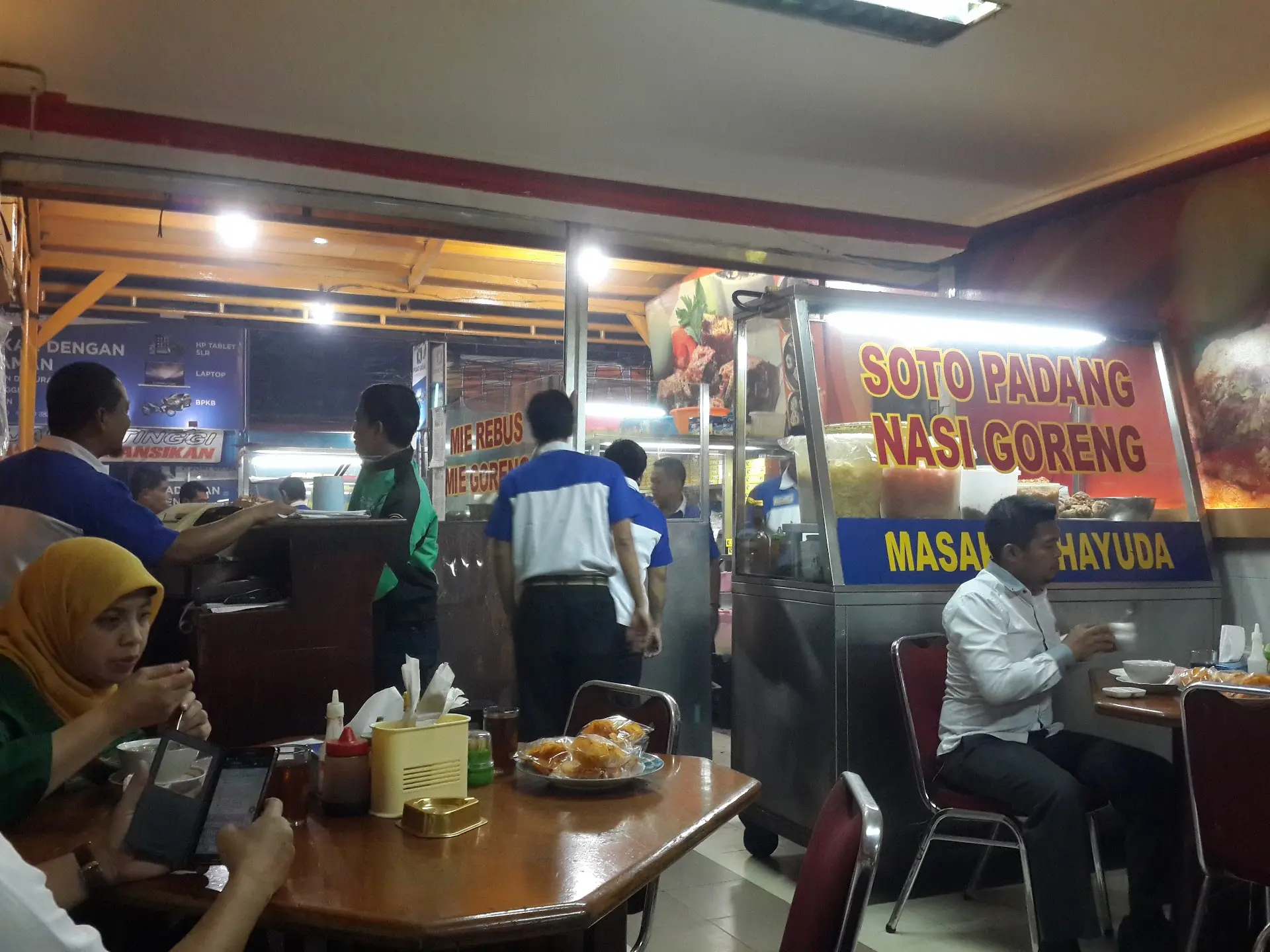 Habis 110 ribu buat makan gini doang, resto Padang legendaris Jakarta ini beneran mantap atau cuma jual nama? 6
