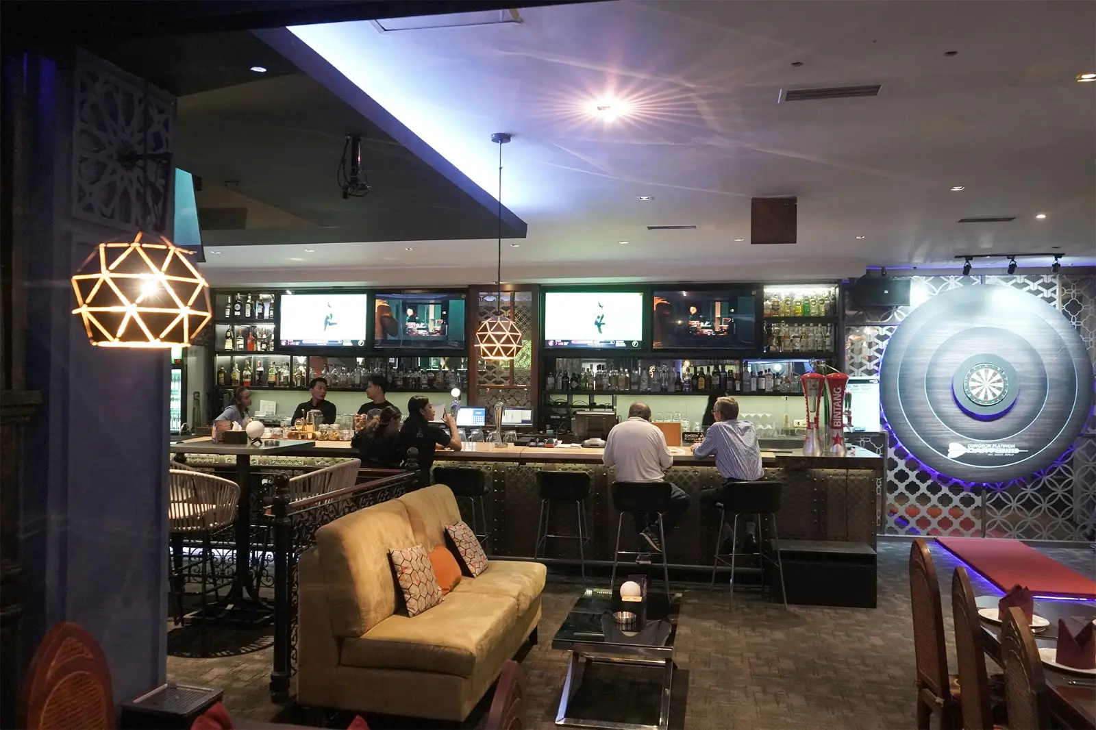 Ngaku fans olahraga? Sports Bar di Jakarta ini wajib banget ada di itinerary lo 3