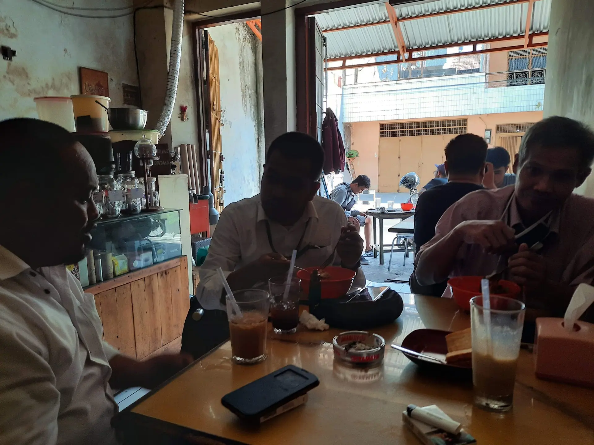 如果你是咖啡纯粹主义者,请把望加锡这家“破店”焊死! 3