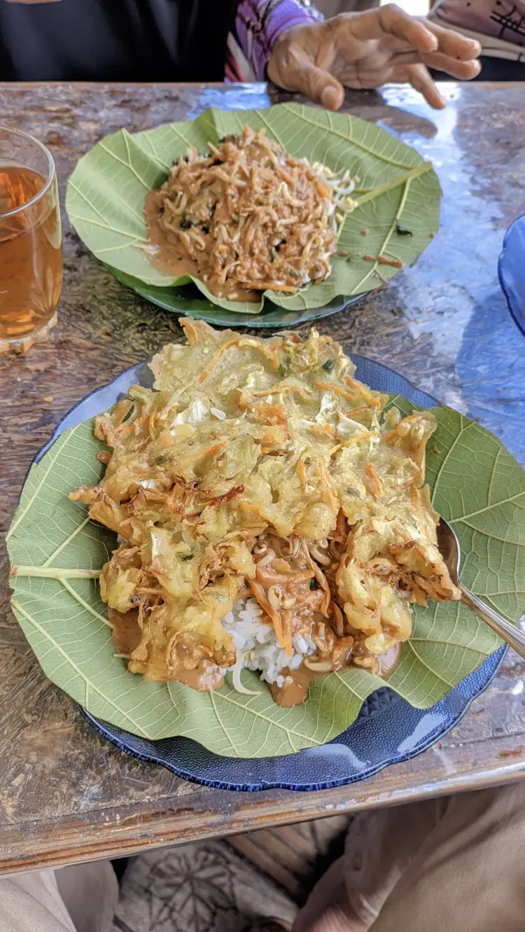 Nasi pecel ndesoo sebelah R Store 5