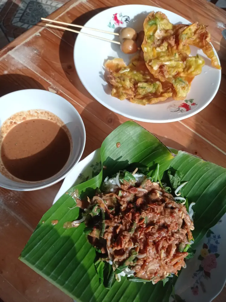 Nasi pecel ndesoo sebelah R Store 8