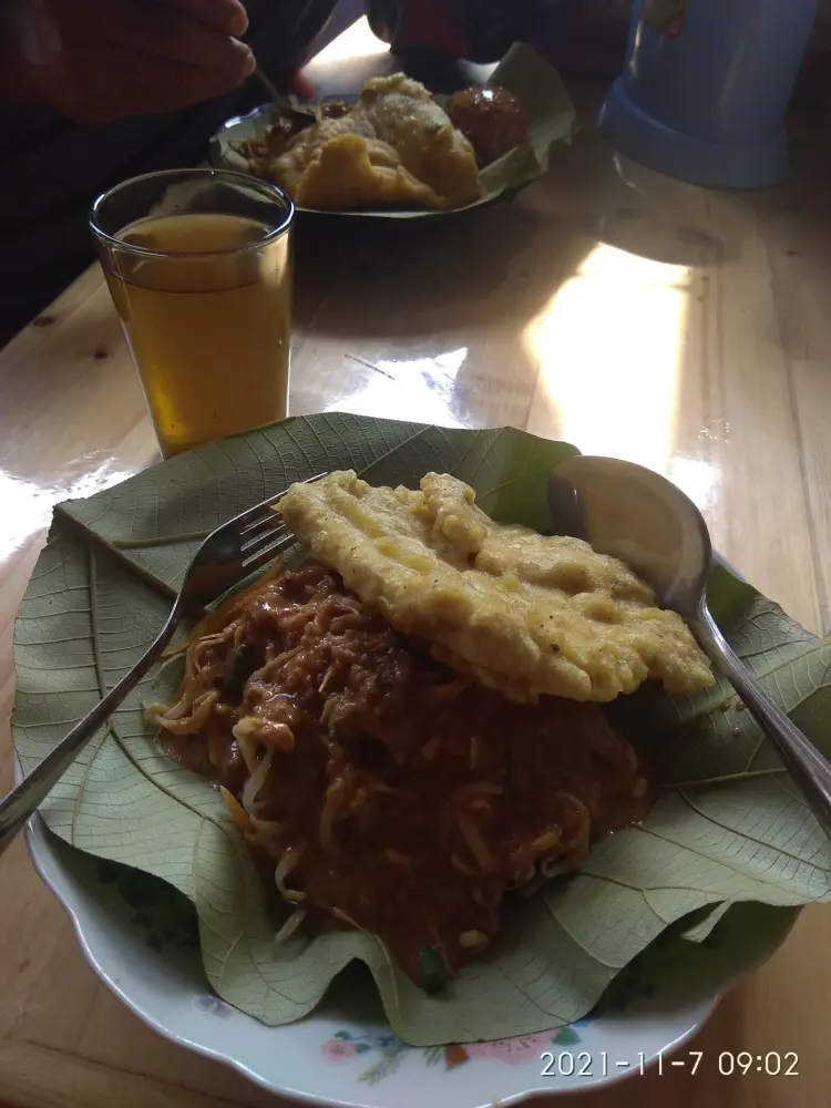 Nasi pecel ndesoo sebelah R Store 6