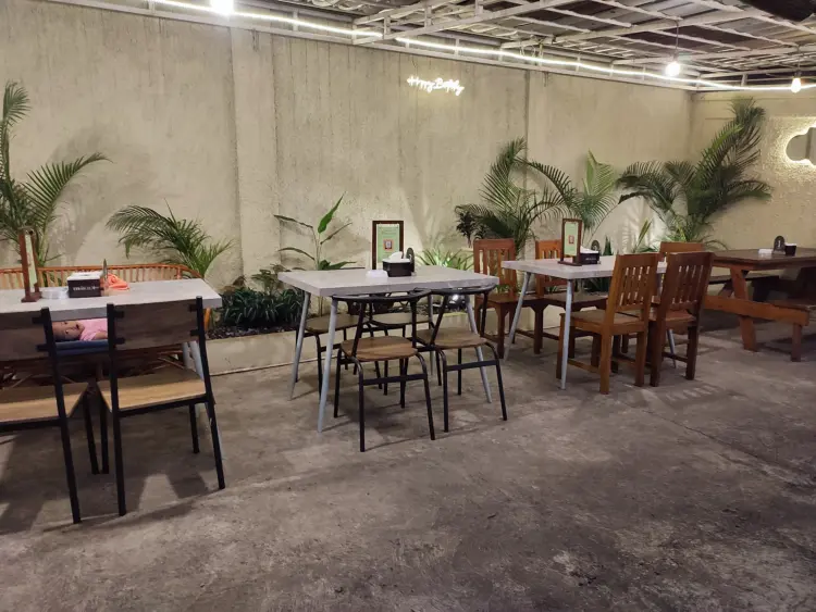 Eiffel Ramen and Resto 4