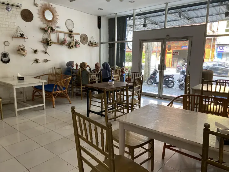 Eiffel Ramen and Resto 6