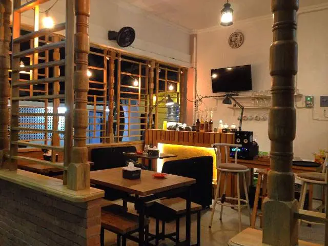 Eiffel Ramen and Resto 8