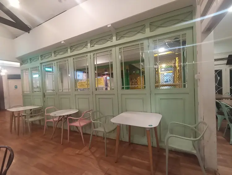 Are all Jakarta cafes as loud as a market? This one is so quiet you can hear yourself breathe