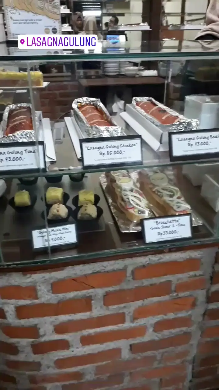 Kata siapa Bogor cuma hujan? 🌧️ Rela ke Bogor demi mille crepes roll 'rasa saus tomat' ini! Anjay, Mantap! 🍅 1