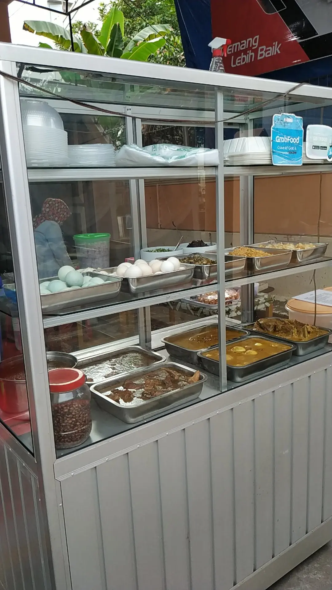 As a congee-hater, I was completely won over by this "Loaded Chicken Congee" in Samarinda. 2