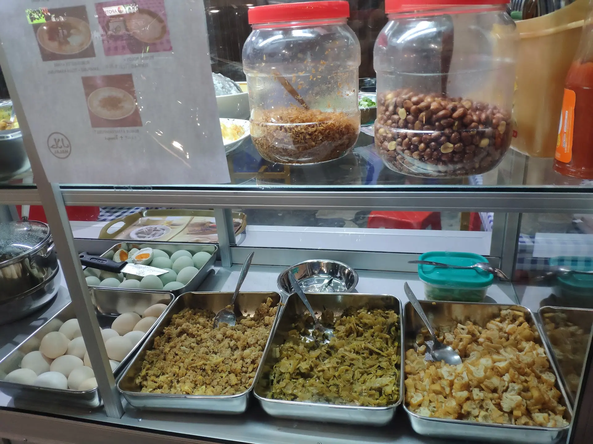 As a congee-hater, I was completely won over by this "Loaded Chicken Congee" in Samarinda. 1