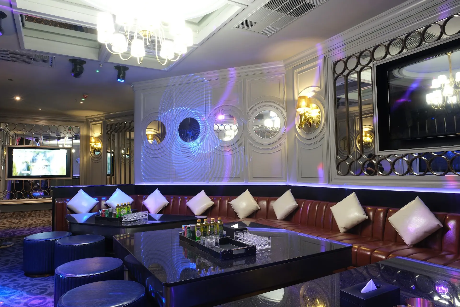 Jakarta KTV Survival Guide: Perfect Vibe, But Never Order This Dish 3