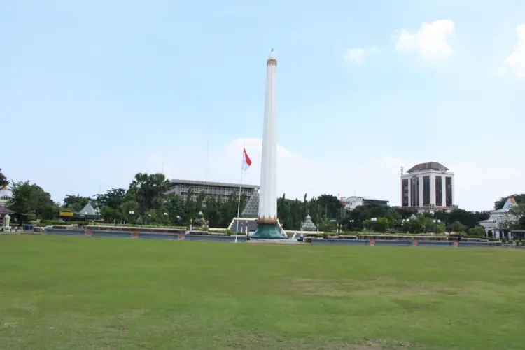 Monumen Tugu Pahlawan dan Museum Sepuluh Nopember Surabaya 1