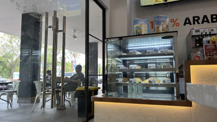 TOMORO COFFEE - Metland Ujung Menteng 2