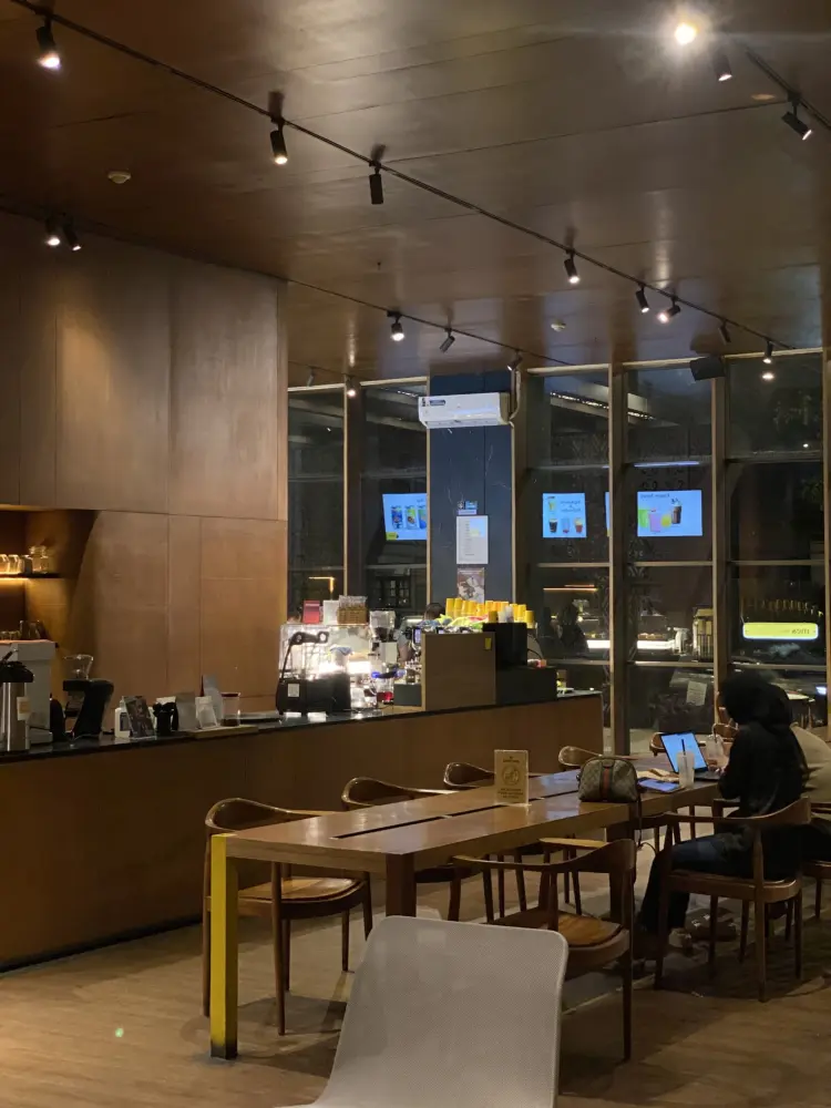 Woi, para Digital Nomad Medan! Ada kafe mantap buat nongkrong & bisa bawa makanan sendiri, gue gas duluan