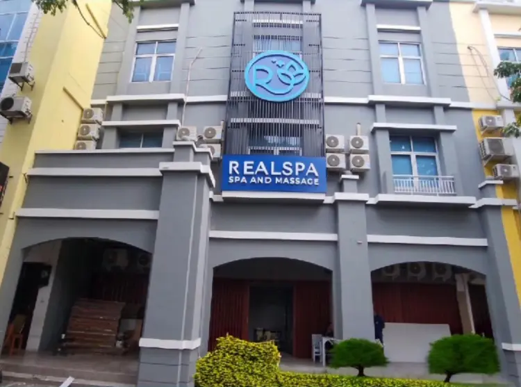 REALSPA Spa & Massage 1