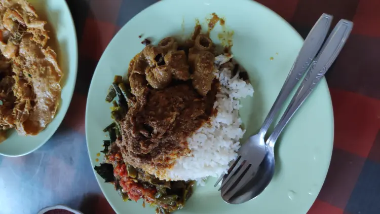 Ampera Bagonjong Masakan Padang 4