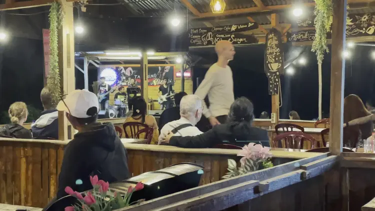 TaTaring Coffee & Resto 6