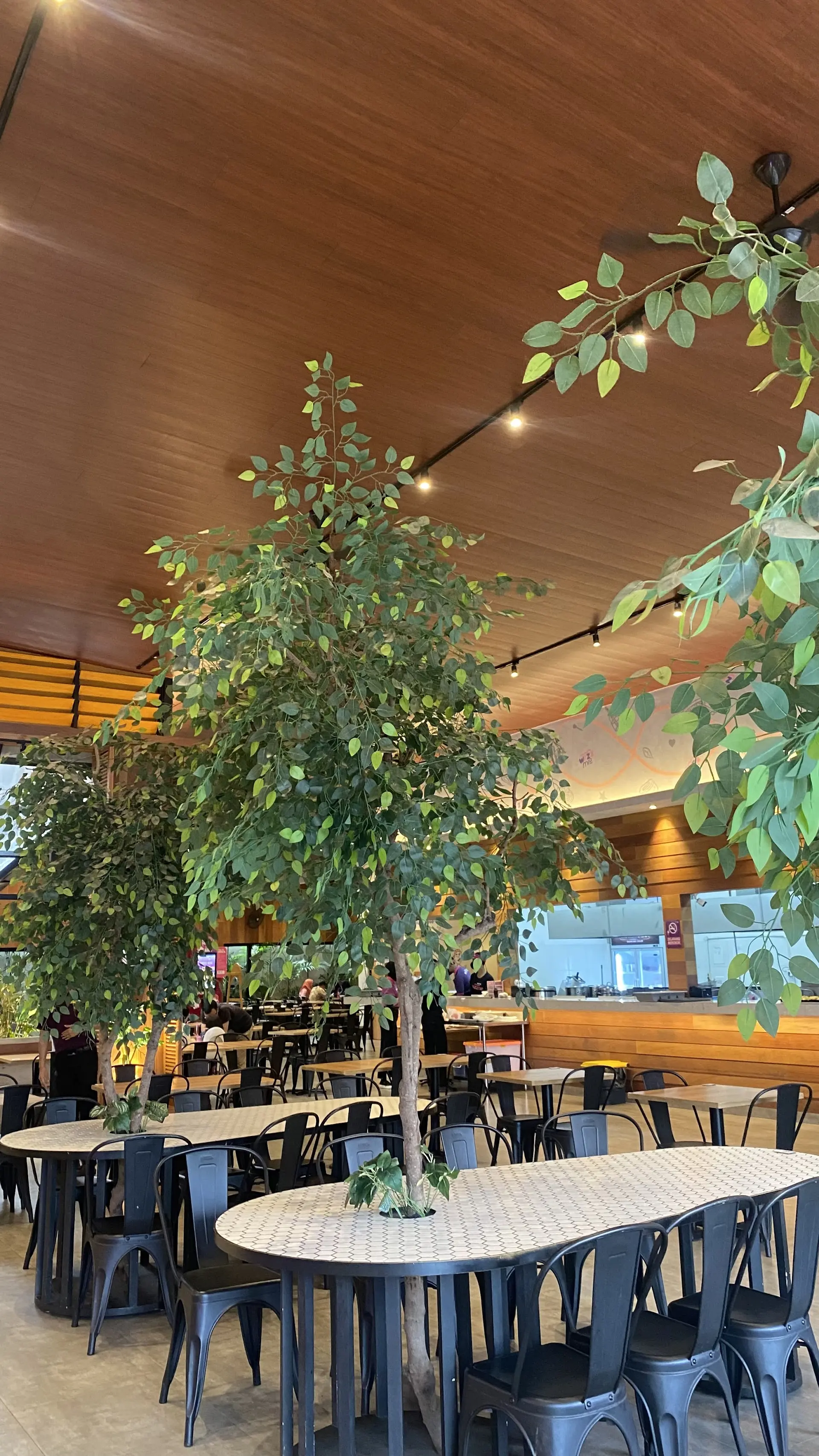 Who says small towns have no good food? This 4.9-star god-tier Bakmi in Cianjur is packed 5