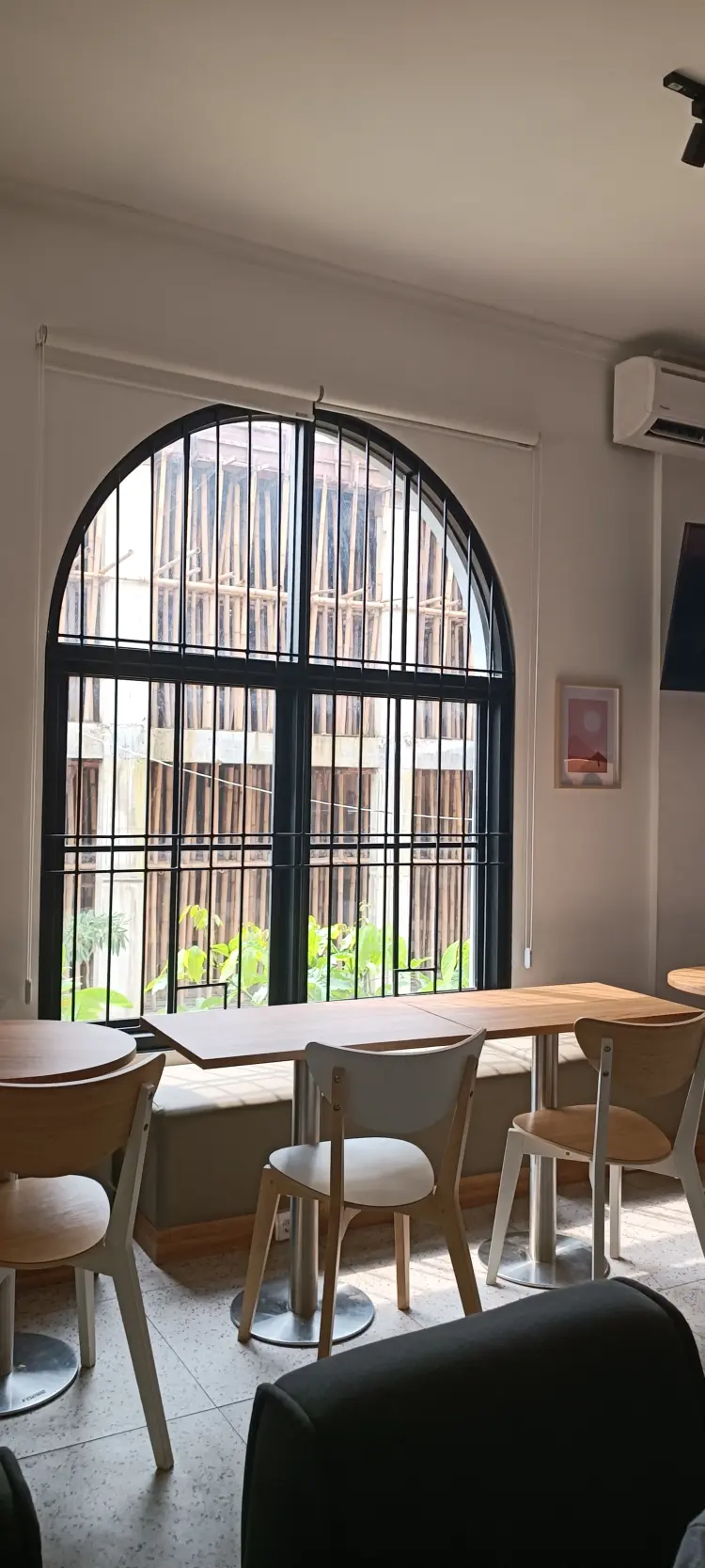 Noon Cafe Eatery Coworking 8