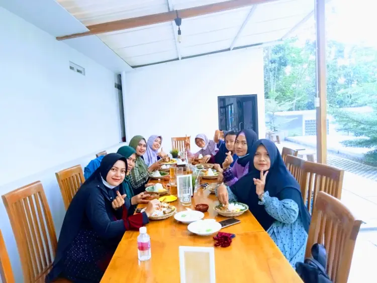 Lerenglor , The Social Hub, Coffee & Eatery 5