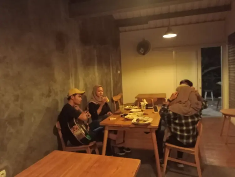 Lerenglor , The Social Hub, Coffee & Eatery 7