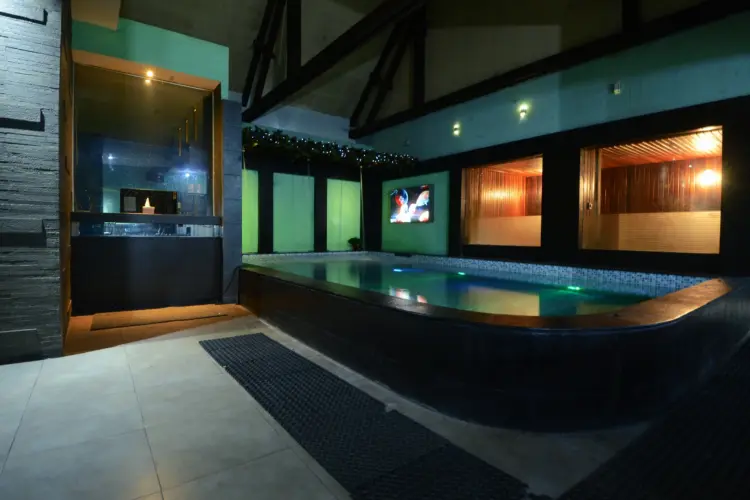 Ubur-Ubur Men's Executive Salon And Leisure 1