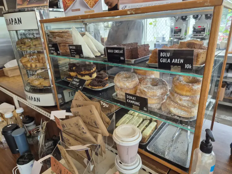 Cuma 18k udah dapet Kopi Lokal Mantap, kok bisa TUKU yang di pom bensin ini antri terus sih?