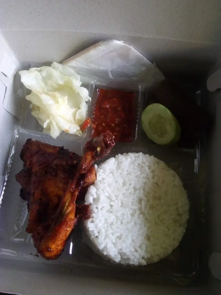 Warung Ayam Pedas Rowokangkung 9