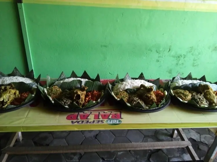 Warung Ayam Pedas Rowokangkung 6