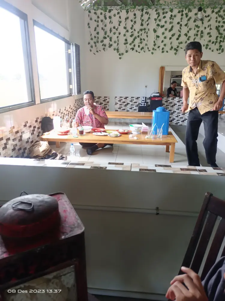 Warung Ayam Pedas Rowokangkung 3