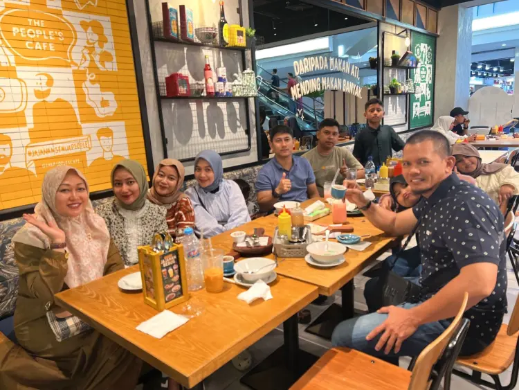 The People's Cafe Mall Ratu Indah 9