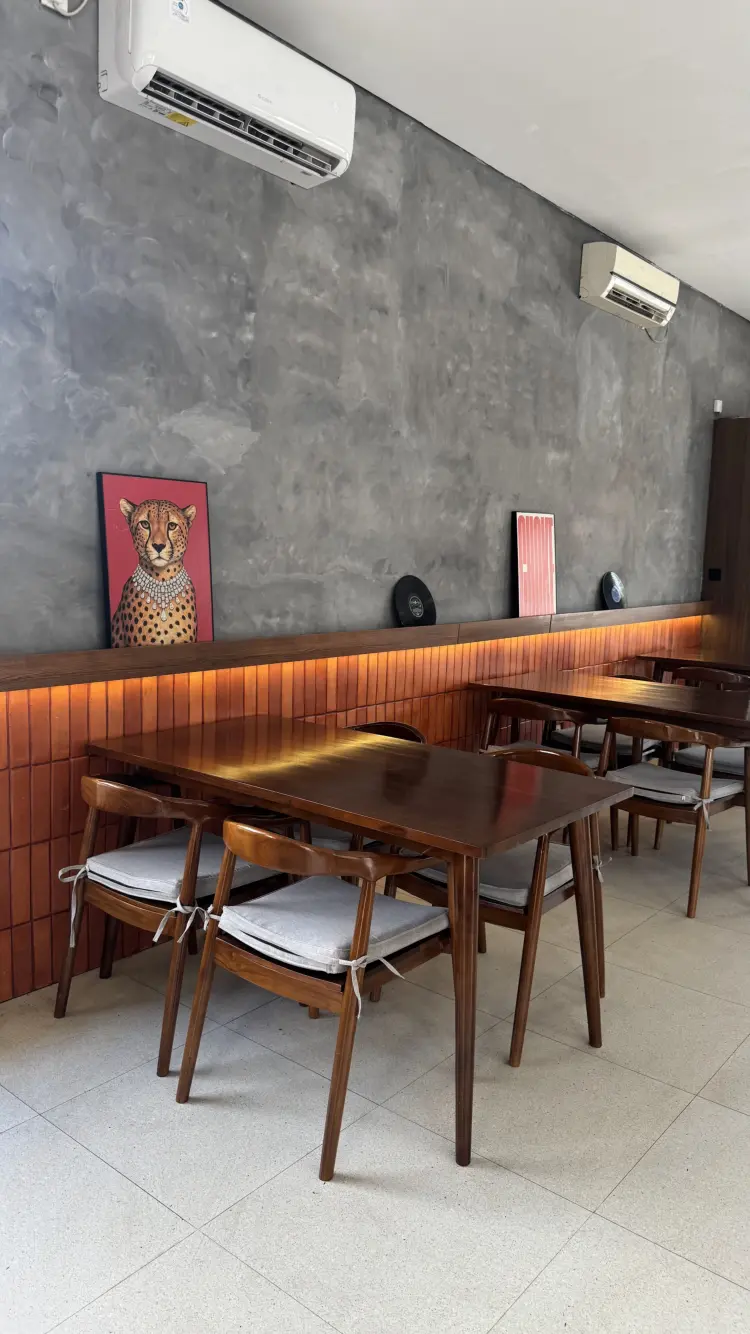 Grufi Cafe & Eatery 9