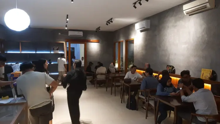 Grufi Cafe & Eatery 8