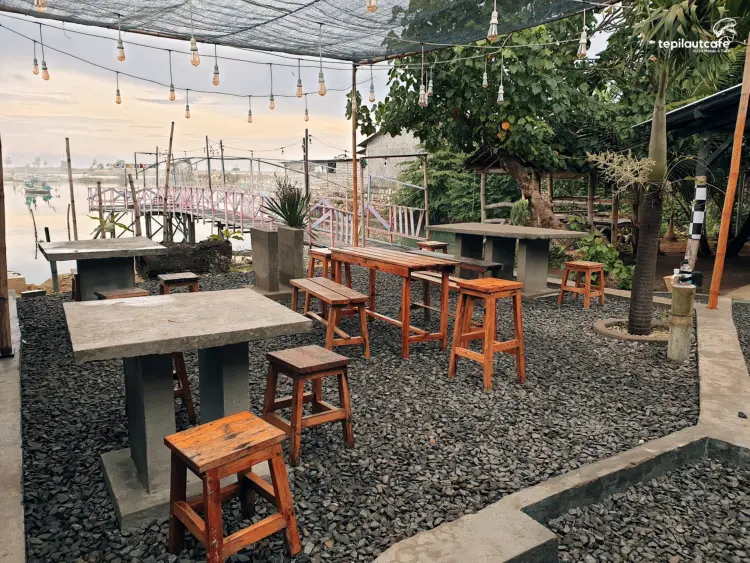 Tepi Laut Cafe Griya Makan & Cafe 1