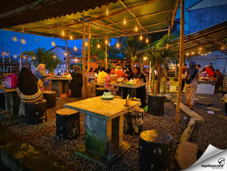 Tepi Laut Cafe Griya Makan & Cafe 2