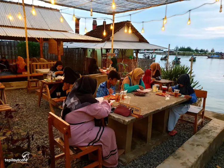 Tepi Laut Cafe Griya Makan & Cafe 5