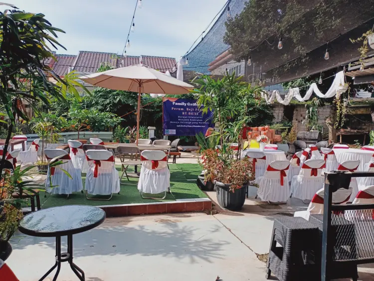 Cafe Dinding Kayu 10