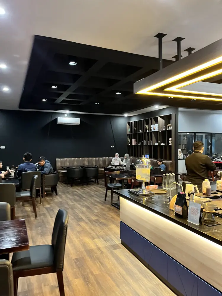 Belmus Coffee & Eatery 10