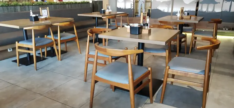 Chin Ma Ya Ramen & Café 7